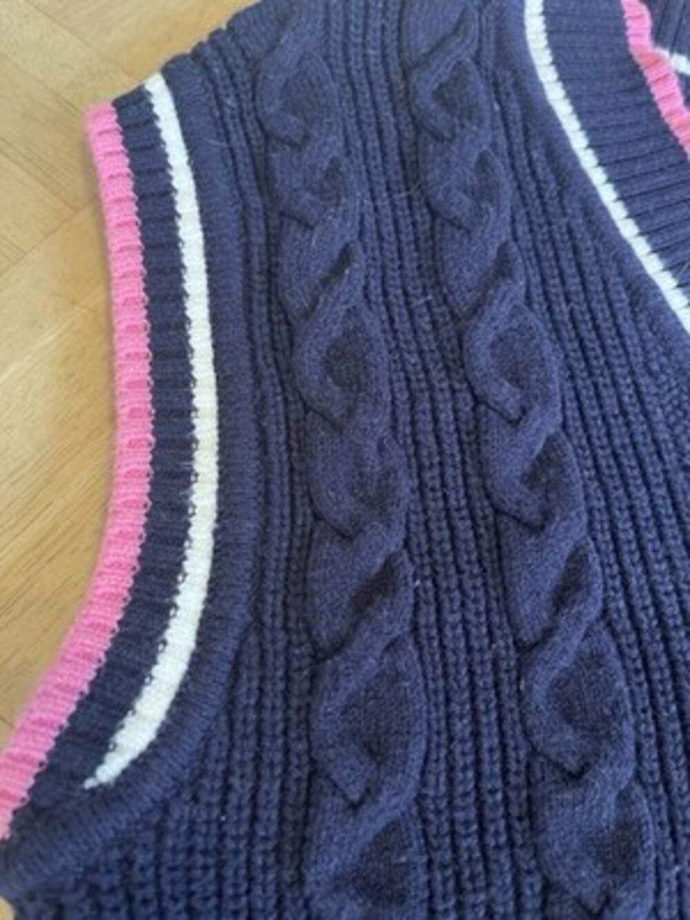 Talbots Petites SP Navy Cable-Knit V-Neck Sleeveless Sweater Vest Pink Trim - Picture 3 of 7